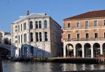 Traghetto dei Camerlenghi sul Canal Grande, va al Rio del Fontego dei Tedeschi