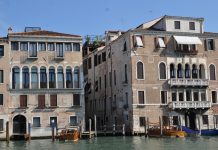 Traghetto di San Beneto sul Canal Grande, va alla Calle del Tragheto de la Madoneta