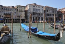 Traghetto di San Silvestro sul Canal Grande, va alla Riva del Carbon