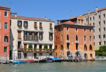 Traghetto di San Maurizio sul Canal Grande, va al Campo San Vio