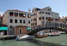 Traghetto del Ghetto Novo sul Rio de San Girolamo