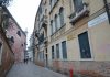 Casa della Commissione case sane ed economiche, in Calle Tintoretto, nel Sestiere di San Polo