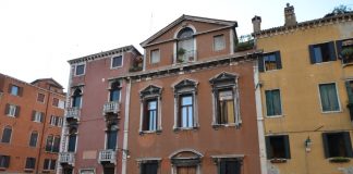 La Scuola della Passione, in Campo dei Frari, nel Sestiere di San Polo