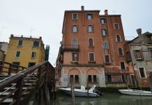 Squero Battistin, sul Rio de la Misericordia e Rio Morto (oggi Rio Terà Farsetti), nel Sestiere di Cannaregio