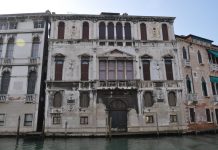 I telamoni del Palazzo Contarini dalle Figure, a San Samuele, nel Sestiere di San Marco