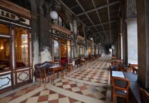 Scritte risorgimentali sotto i portici delle Procuratie Nove a San Marco
