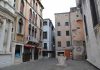 La farmacia all’insegna del San Paolo poi Daniele Manin, a San Fantin, nel Sestiere di San Marco