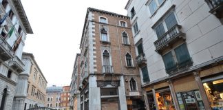 La farmacia all’insegna dello Speron d’Oro, in Frezzaria, nel Sestiere di San Marco