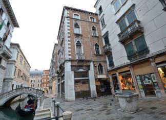 La farmacia all’insegna dello Speron d’Oro, in Frezzaria, nel Sestiere di San Marco