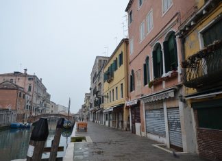 La farmacia all’insegna del Zudio, in Fondamenta dei Ormesini, nel Sestiere di Cannaregio