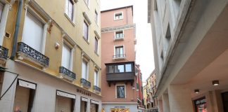 La farmacia all’insegna della Fortuna, in Salizada San Moisè, nel Sestiere di San Marco