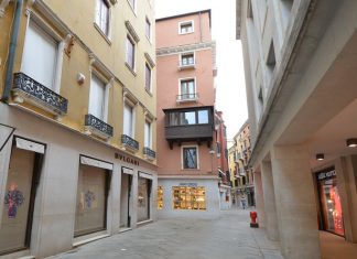 La farmacia all’insegna della Fortuna, in Salizada San Moisè, nel Sestiere di San Marco