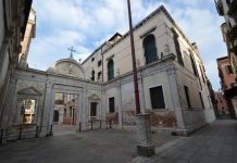 Una pallida fiammella a San Giovanni Evangelista, nel Sestiere di San Polo