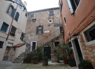 Gli alberghi delle comunità; la comunità bresciana