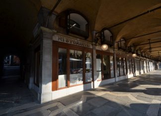 Il Caffè Quadri, sotto i portici delle Procuratie Vecchie, in Piazza San Marco
