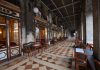 Il Caffè Florian, sotto i portici delle Procuratie Nuove, in Piazza San Marco