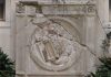 Il Leone di San Marco in moleca all’angolo delle Procuratie Nuove