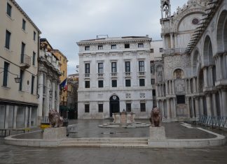 La Piazzetta dei Leoncini e la Parrocchia di San Basso