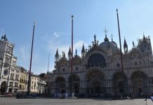 Pili, bandiere e leoni di San Marco