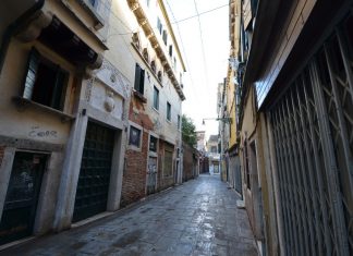 Il Portale d’ingresso del Palazzo Contarini dalla Porta di Ferro, nel Sestiere di Castello