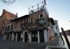 Le patere di Casa Basso al Ponte de le Guglie, nel Sestiere di Cannaregio