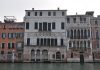 Le patere, le formelle e le croci veneto-bizantine infisse sui palazzi di Venezia