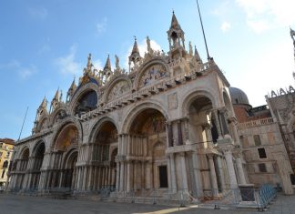 La Porta Maggiore esterna della Basilica di San Marco
