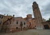 La patera e la croce sul Campanile di San Sebastiano, nel Sestiere di Dorsoduro