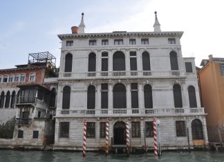 Le chiavi di volta del Palazzo Giustinian Lolin a San Vidal, nel Sestiere di San Marco