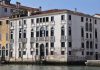 La chiave di volta e i gocciolatoi del Palazzo Foscarini Giovanelli a San Stae, nel Sestiere di Santa Croce