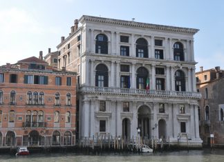 Le chiavi di volta del Palazzo Grimani a San Luca, nel Sestiere di San Marco