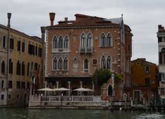 Le patere della Palazzina Stern sul Canal Grande, nel Sestiere di Dorsoduro