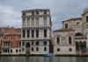 Le chiavi di volta del Palazzo Flangini a San Geremia, nel Sestiere di Cannaregio