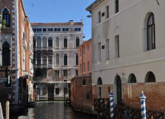 Le chiavi di volta del Palazzo Giustinian Muazzo a Santi Giovanni e Paolo, nel Sestiere di Castello