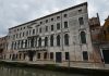 Le chiavi di volta e i gocciolatoi del Palazzo Zenobio degli Armeni ai Carmini, Sestiere di Dorsoduro