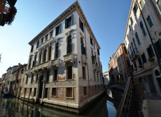 Le chiavi di volta del Palazzo Morosini Cavagnis a San Severo, nel Sestiere di Castello