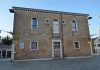 Iscrizione sulla facciata della Scuola dei Varoteri, in Campo Santa Margarita