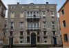 Le chiavi di volta e i gocciolatoi del Palazzo Barbarigo della Terrazza a San Polo, nel Sestiere di San Polo