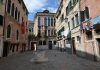 L'”uomo peloso” in un altorilievo con iscrizione sul Palazzo Bembo, in Campiello di Santa Maria Nova
