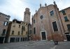Iscrizione sull’architrave di una finestra in Calle del Campaniel, nel Sestiere di San Polo
