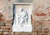 La Pietà, bassorilievo in Fondamenta San Giobbe, nel Sestiere di Cannaregio