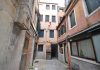 Corte e Sotoportego de le Cariole, nel Sestiere di San Marco
