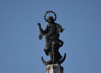 La Madonna del Carmine sul Campanile di Santa Maria del Carmine vulgo dei Carmini