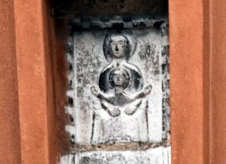 La Madonna col Bambino, sul Campanile di San Felice, nel Sestiere di Cannaregio
