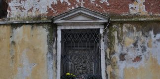 La Madonna col Bambino, Santa Elisabetta e San Giovanni Battista nel tabernacolo (capitèło) in Campiello Crosetta, nel Sestiere di Cannaregio