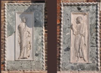 La Madonna Annunziata e l’Arcangelo Gabriele, bassorilievi sulla facciata della Chiesa dei Santi Giovanni e Paolo