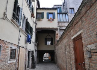 La Campana dei falliti, o Campana drio (dietro) Nona