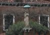La Madonna col Bambino, statua in Fondamenta Soranzo o de la Fornace, nel Sestiere di Dorsoduro
