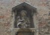 La Madonna col Bambino, bassorilievo in Campiello de la Madona, nel Sestiere di San Polo