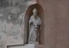 Sant’Ermagora, statua su uno spigolo esterno della Chiesa di San Marcuola, nel Sestiere di Cannaregio